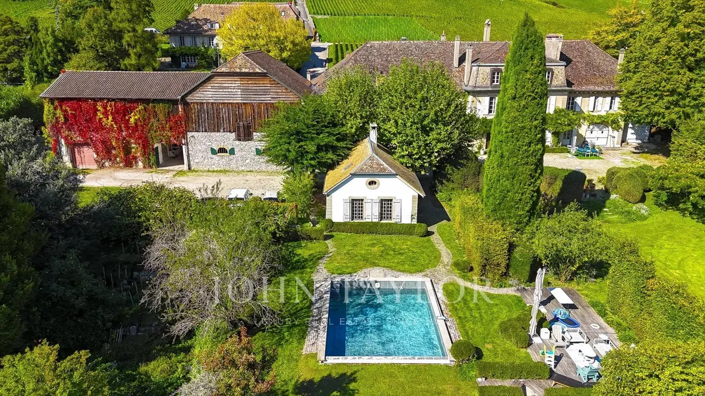 Bellissimo immobile con villa del XVIII secolo - Foto 2 di 13