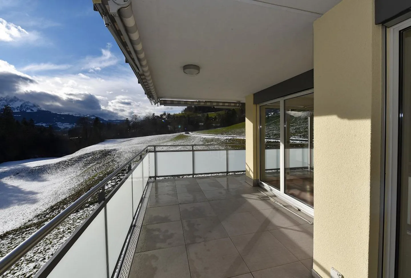 sonnige Wohnung mit Aussicht und Ruhe - Foto 3 von 12