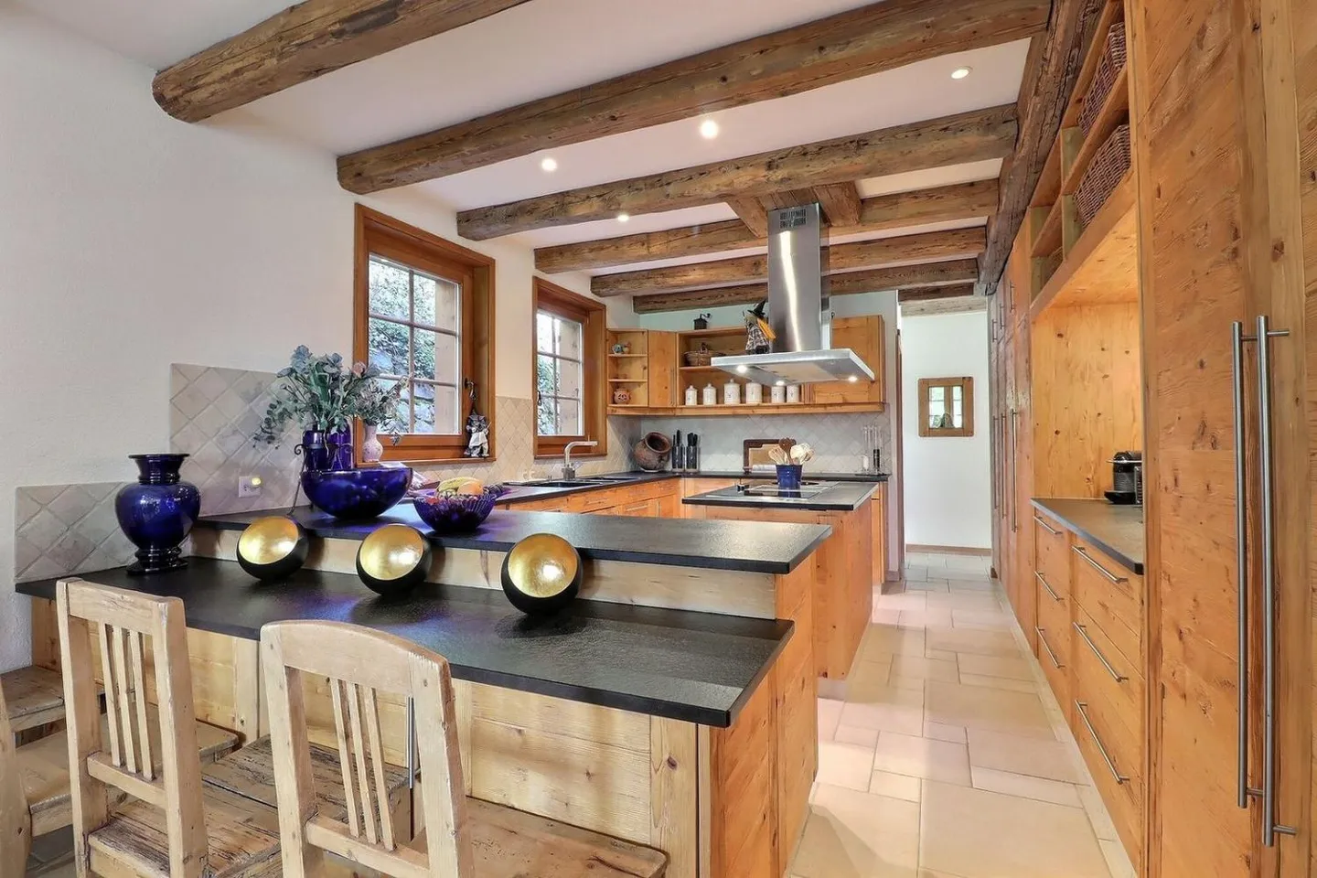 Un'ode alla serenità, chalet lussuoso e spazioso con vista panoramica - Foto 3 di 13