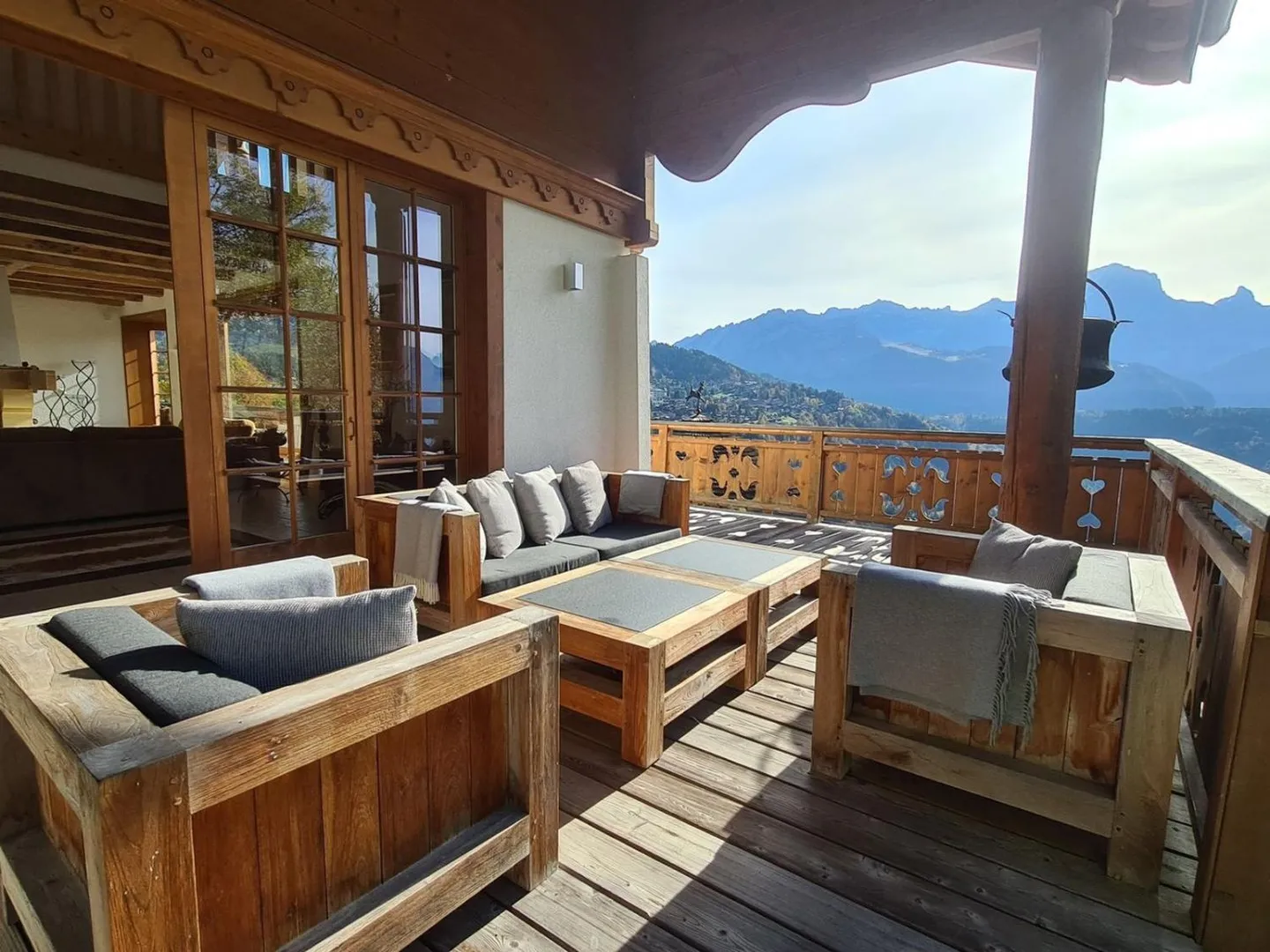 Un'ode alla serenità, chalet lussuoso e spazioso con vista panoramica - Foto 5 di 13