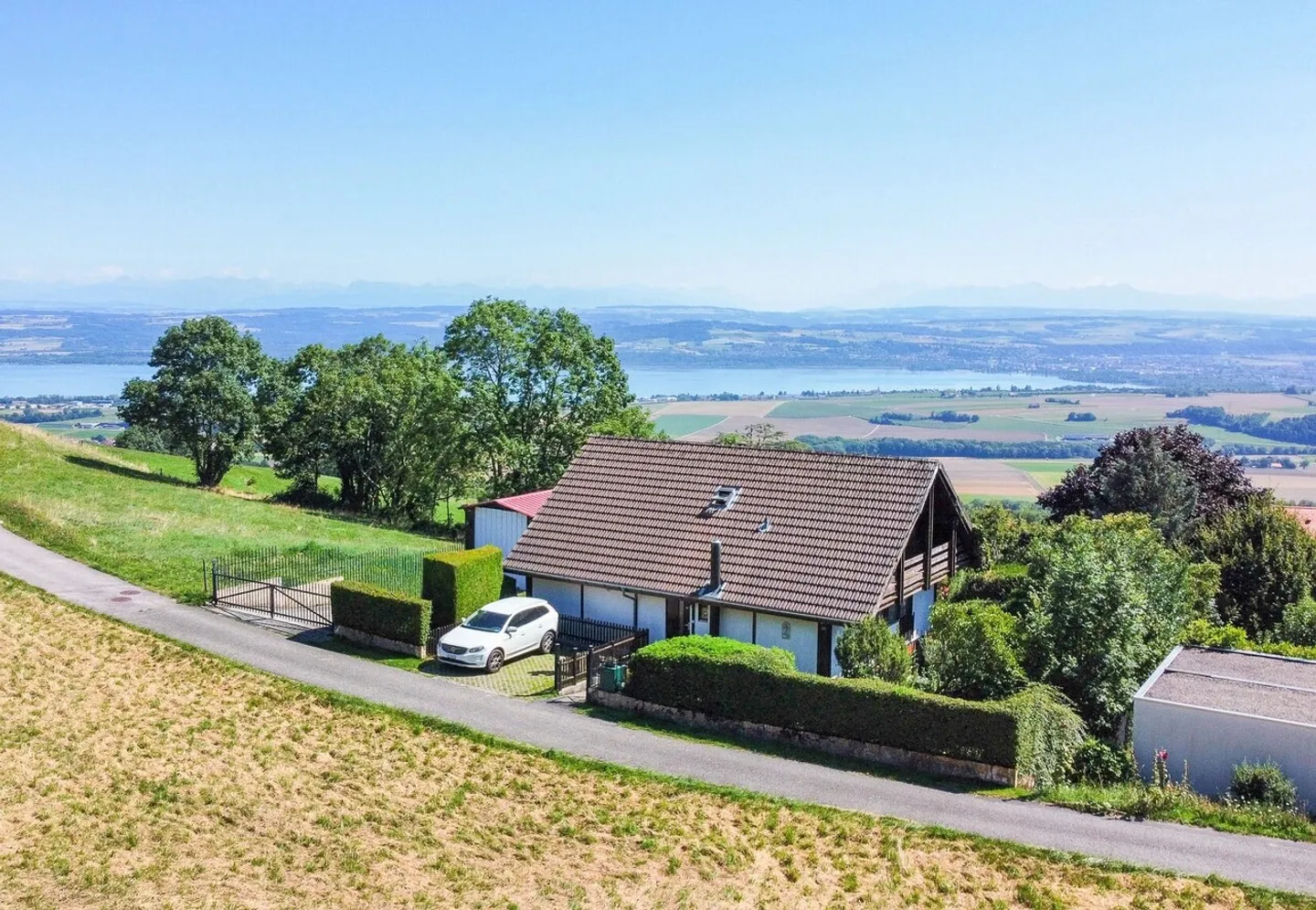 Casa unifamiliare con 5,5 stanze su un terreno di 1'127 m2 con una vista magnifica - Foto 1 di 24
