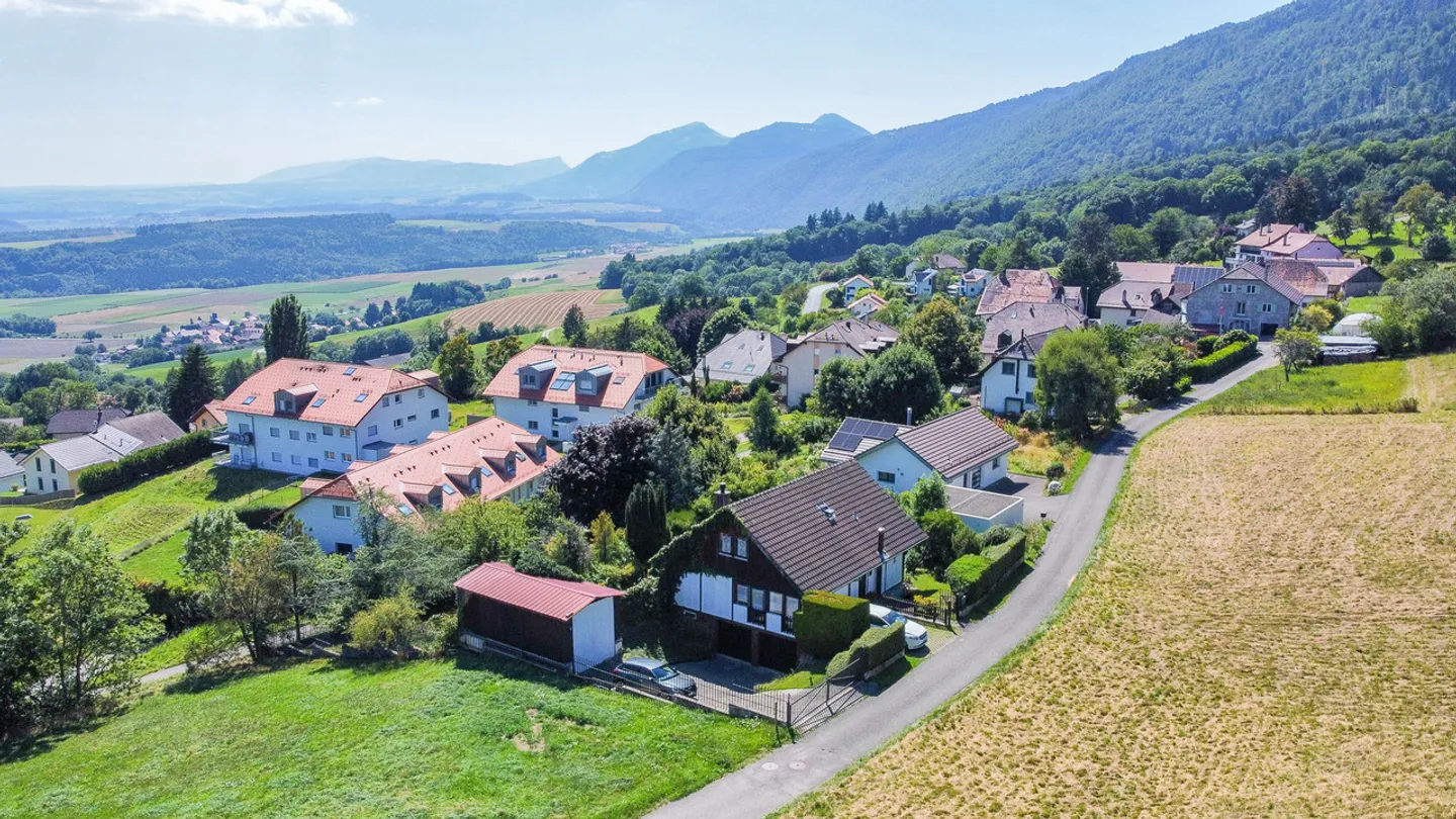 Casa unifamiliare con 5,5 stanze su un terreno di 1'127 m2 con una vista magnifica - Foto 2 di 24