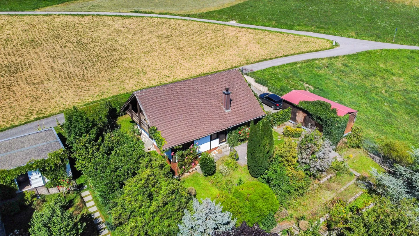 Casa unifamiliare con 5,5 stanze su un terreno di 1'127 m2 con una vista magnifica - Foto 3 di 24