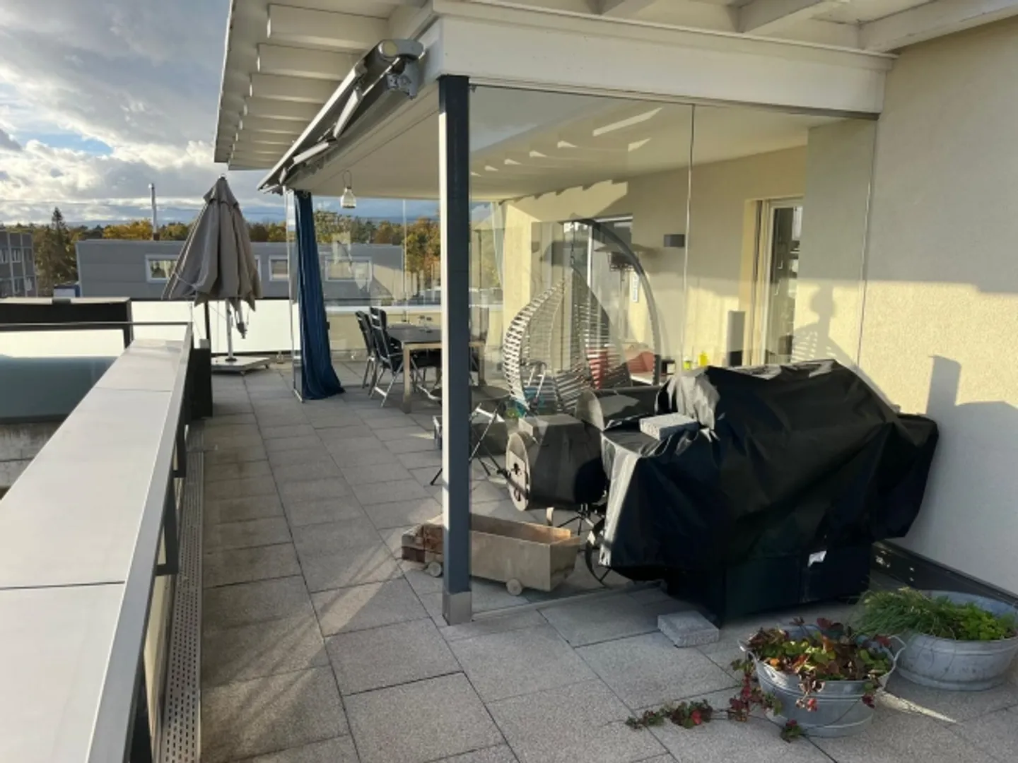 Appartement en attique avec grande terrasse à Lyss - Photo 2 sur 11