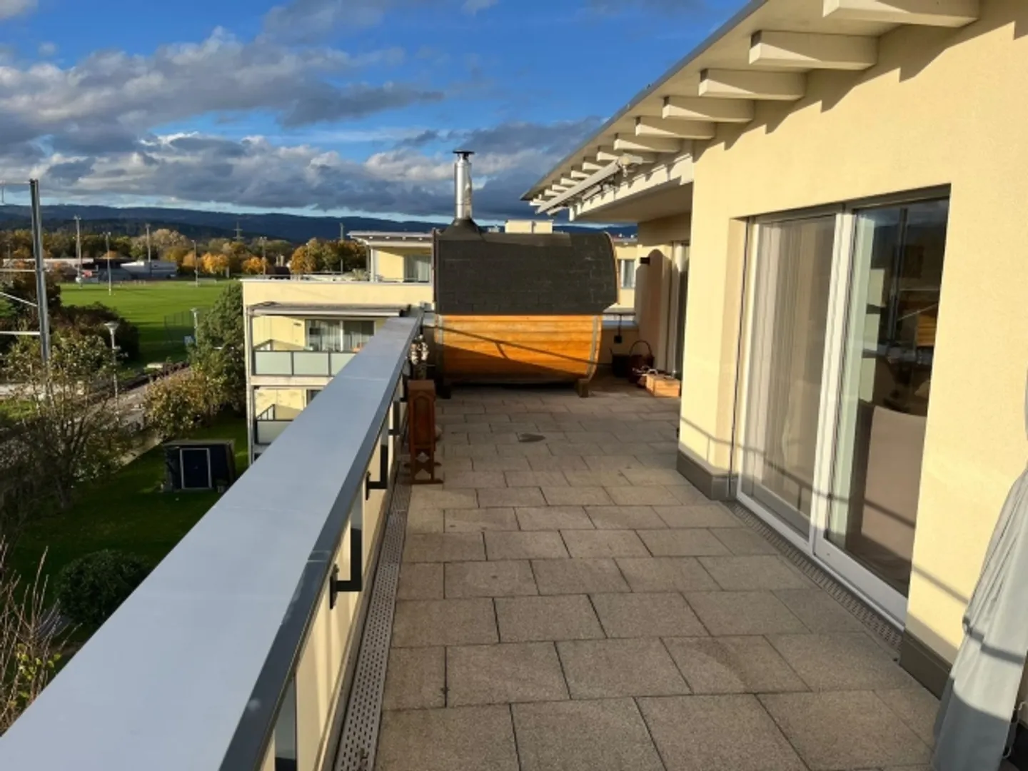 Appartement en attique avec grande terrasse à Lyss - Photo 3 sur 11