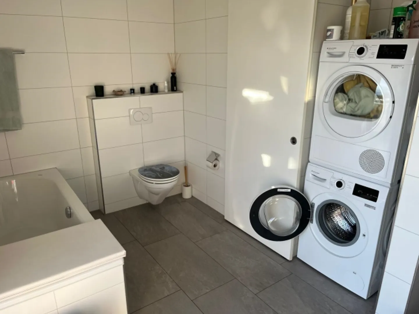 Appartement en attique avec grande terrasse à Lyss - Photo 4 sur 11