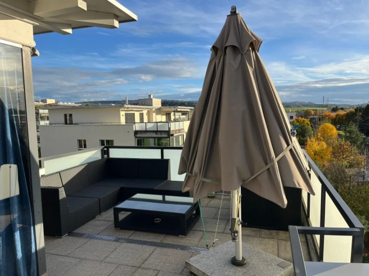 Appartement en attique avec grande terrasse à Lyss - Photo 5 sur 11