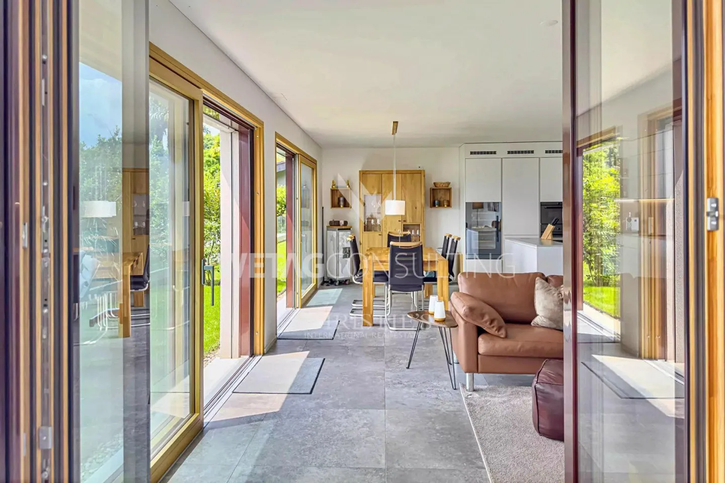 Residenza Cedrus: Appartamento moderno con giardino e vista lago mozzafiato - Foto 10 di 13