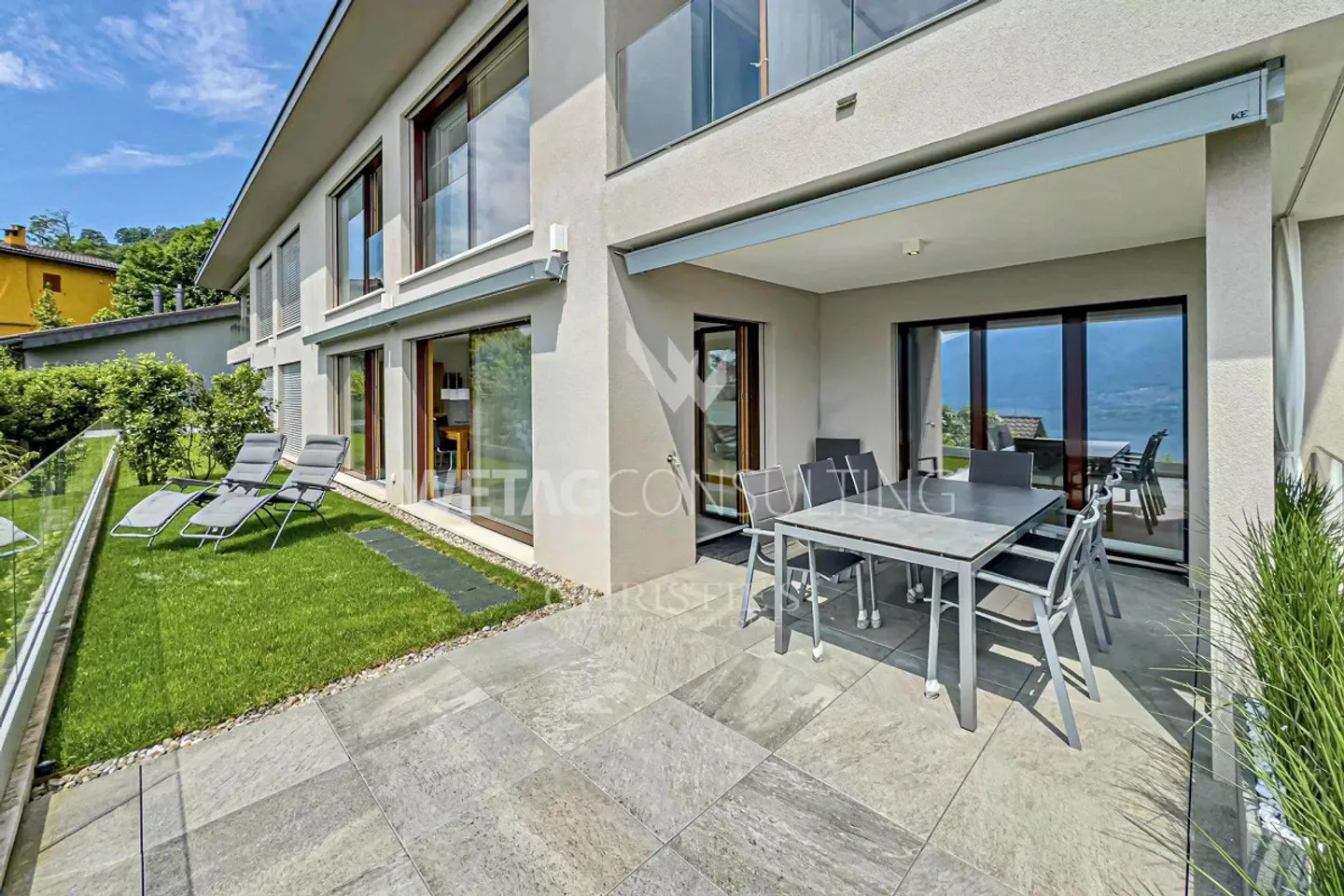 Residenza Cedrus: Appartamento moderno con giardino e vista lago mozzafiato - Foto 11 di 13