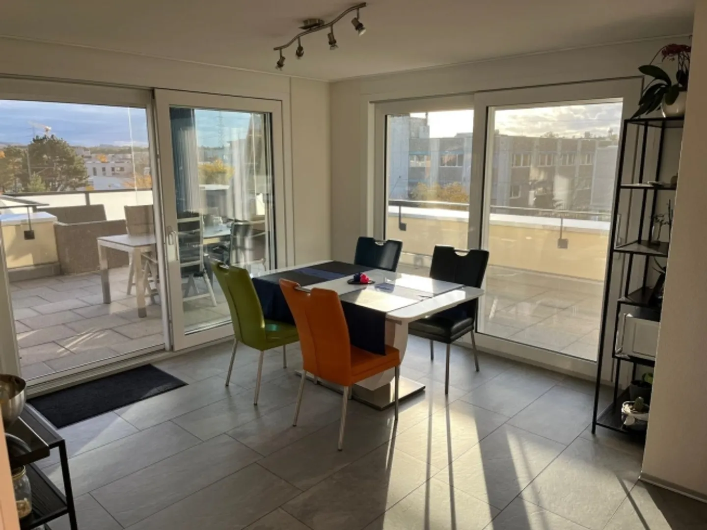 Appartement en attique avec grande terrasse à Lyss - Photo 6 sur 11