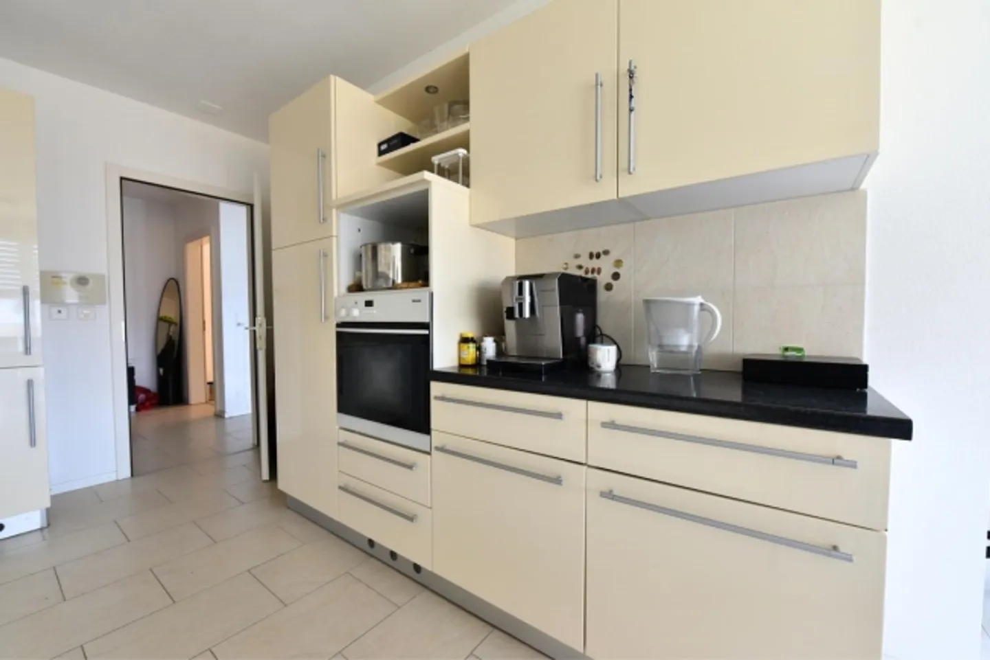Ground floor apartment with large panoramic terrace in Montreux - Photo 2 of 9