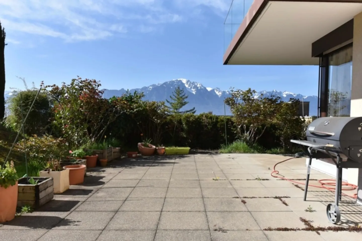 Ground floor apartment with large panoramic terrace in Montreux - Photo 7 of 9