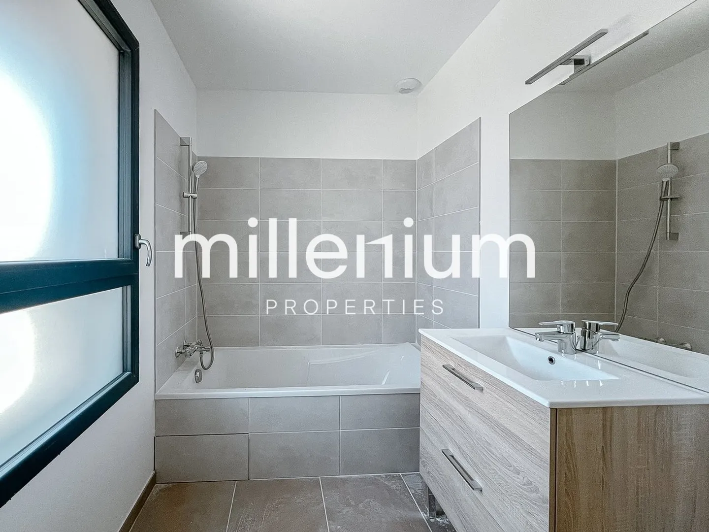 Villa neuve mitoyenne avec jardin (FRANCE) - Photo 12 sur 13