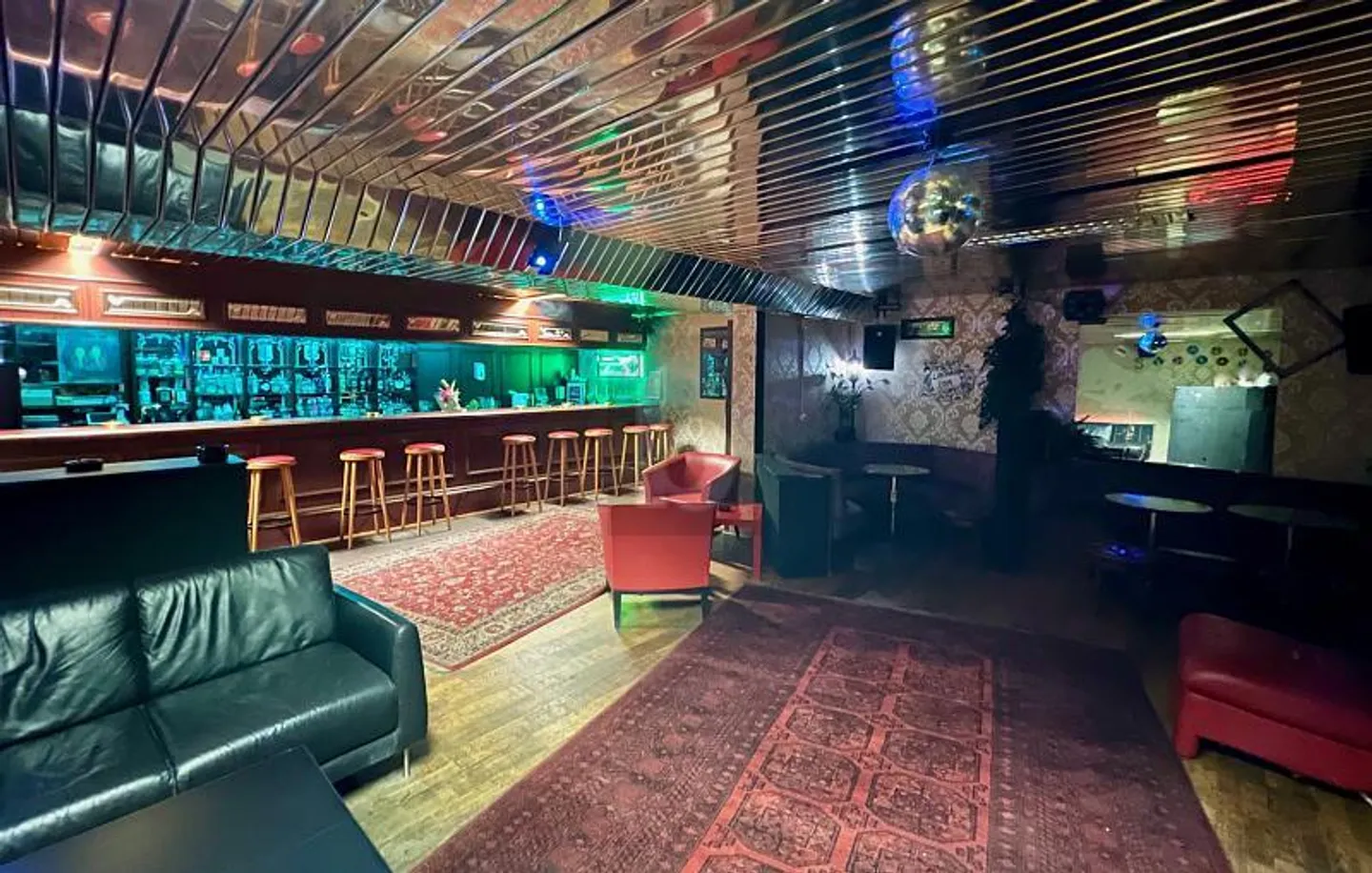 EMPLACEMENT DE CHOIX AVEC POTENTIEL POUR DES APPARTEMENTS DE VACANCES - Photo 3 sur 6