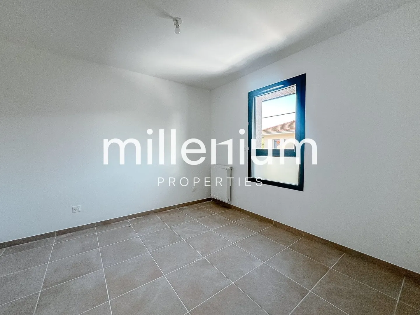 Villa neuve mitoyenne avec jardin (FRANCE) - Photo 11 sur 13