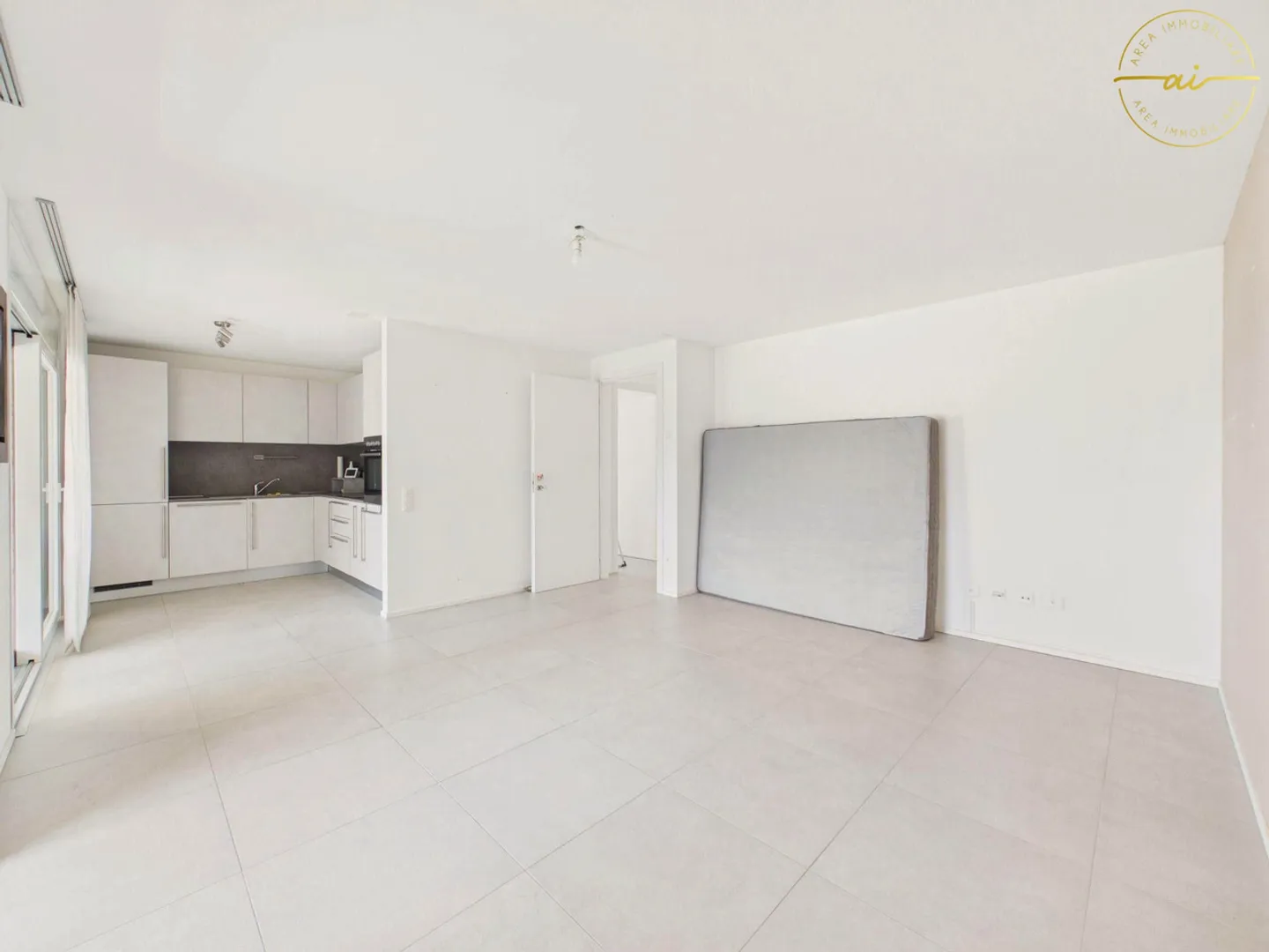 Appartamento moderno con terrazza - Foto 2 di 7