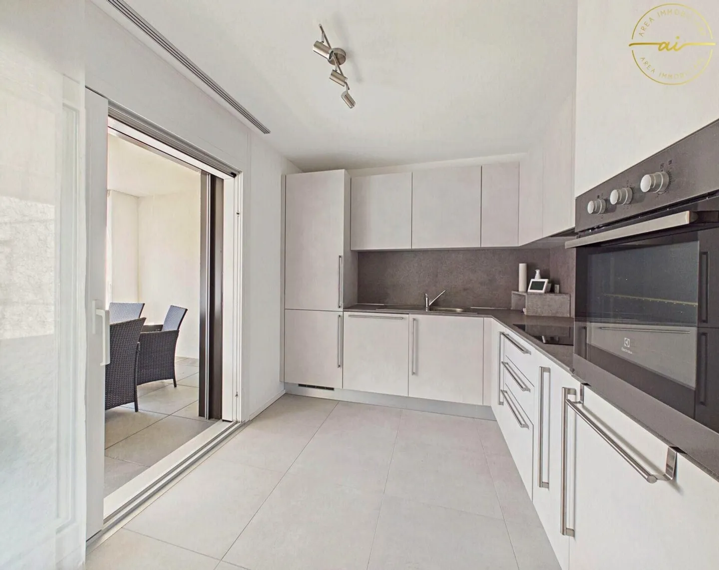 Appartamento moderno con terrazza - Foto 1 di 7