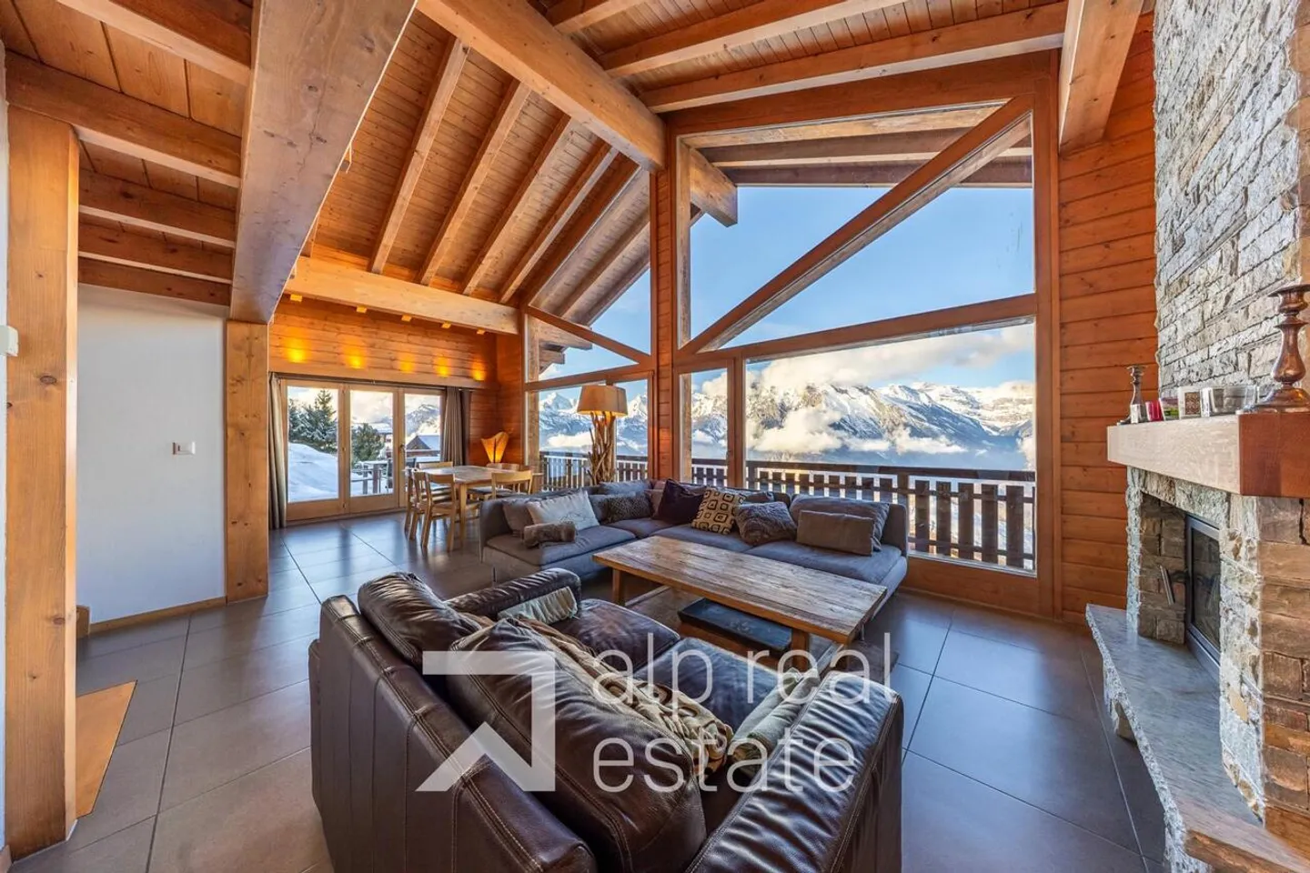 Magnificent chalet in a quiet location with panoramic views - Photo 2 of 13