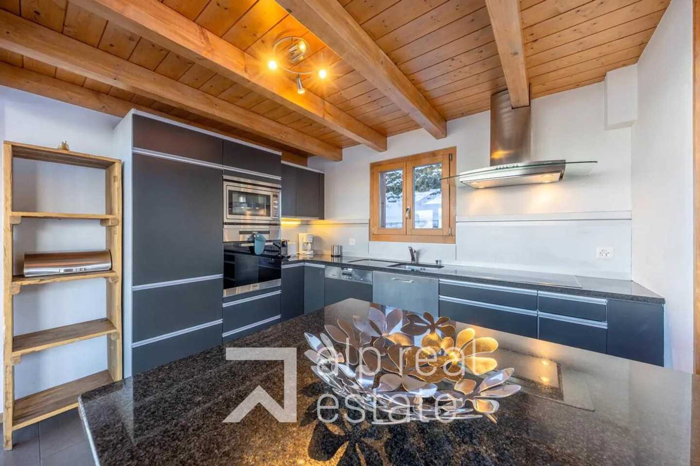 Magnificent chalet in a quiet location with panoramic views - Photo 3 of 13