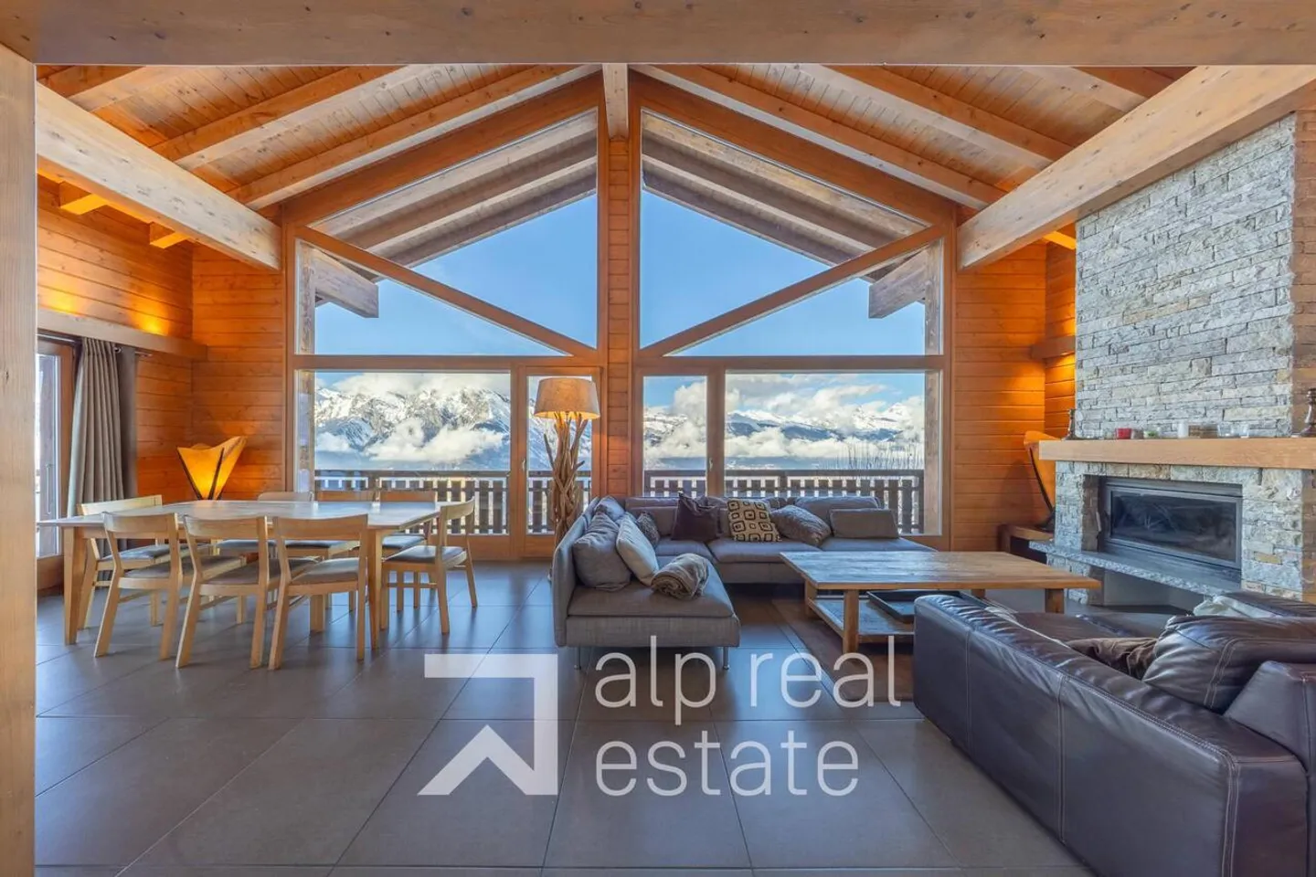 Magnificent chalet in a quiet location with panoramic views - Photo 1 of 13