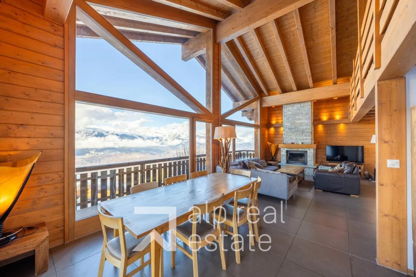 Magnificent chalet in a quiet location with panoramic views - Photo 4 of 13