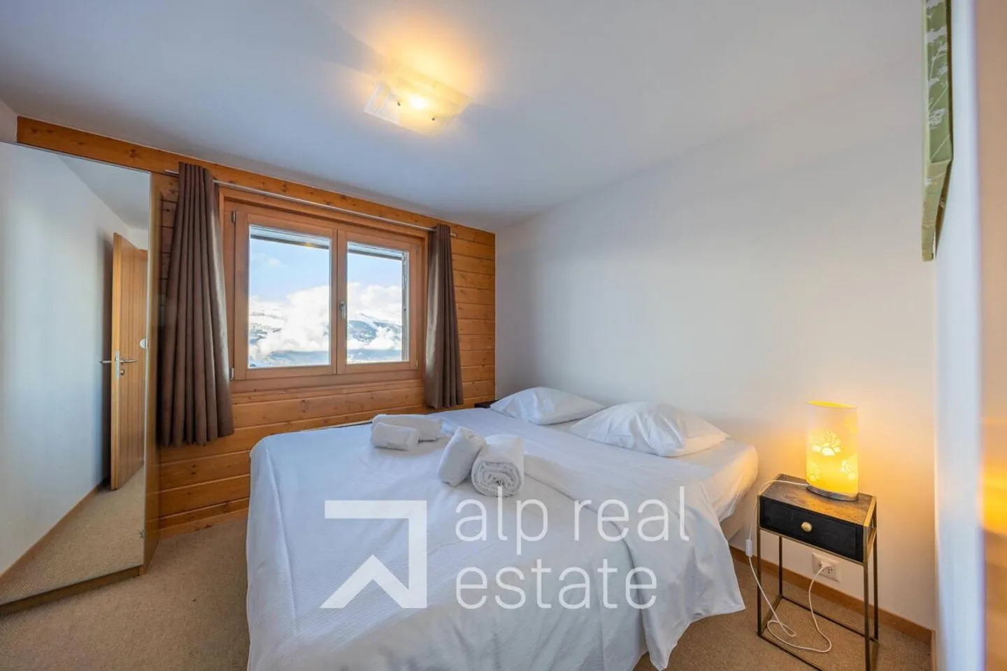 Magnificent chalet in a quiet location with panoramic views - Photo 7 of 13