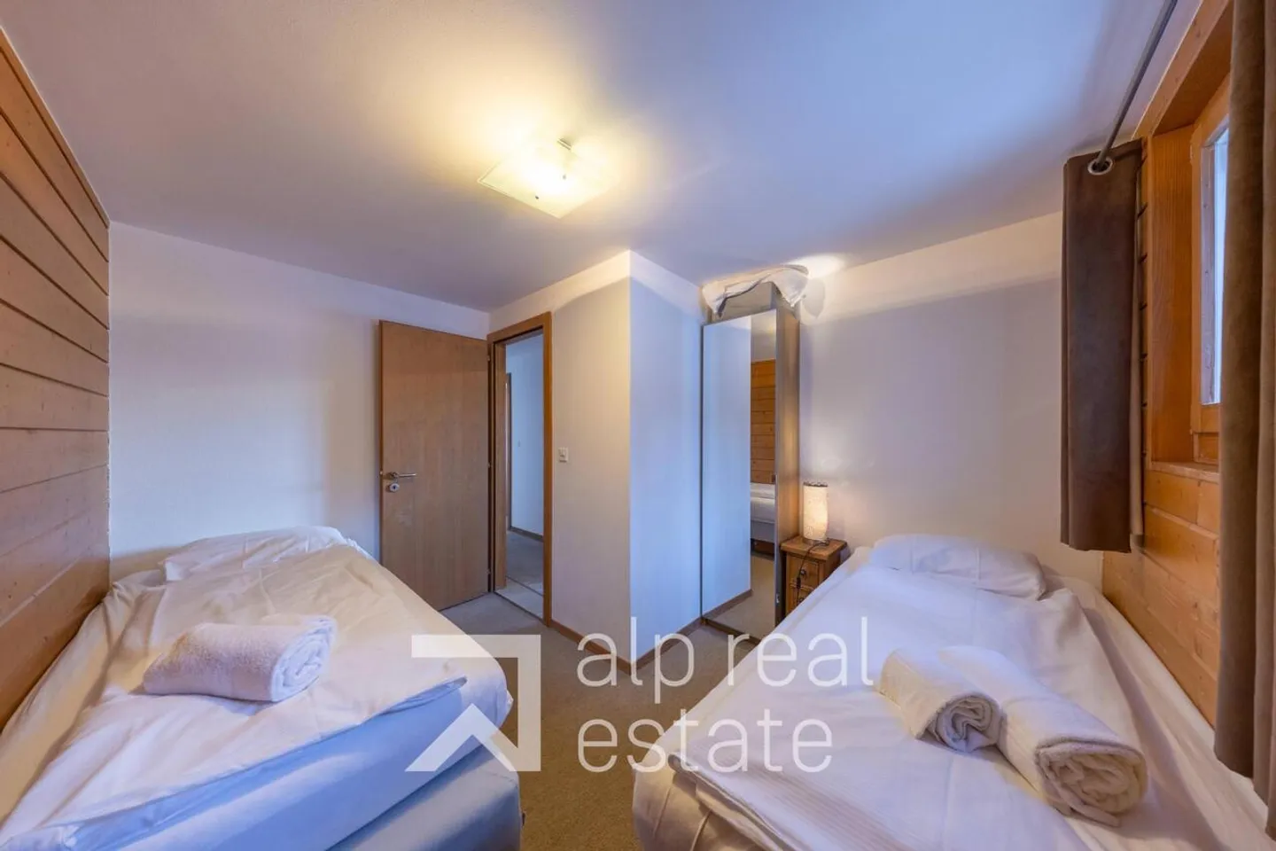 Magnificent chalet in a quiet location with panoramic views - Photo 9 of 13