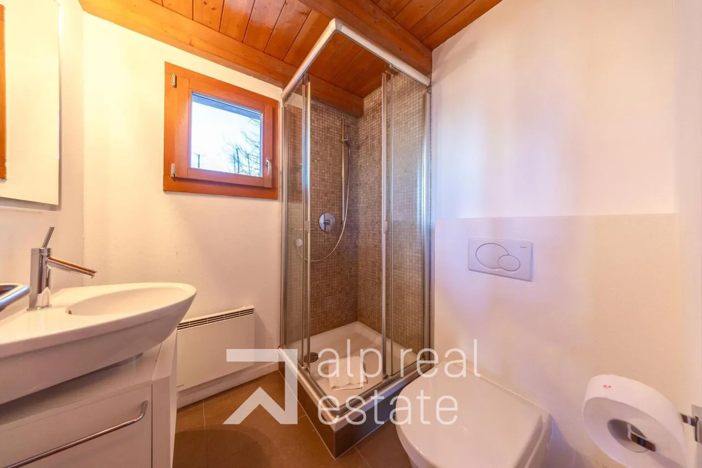 Magnificent chalet in a quiet location with panoramic views - Photo 11 of 13