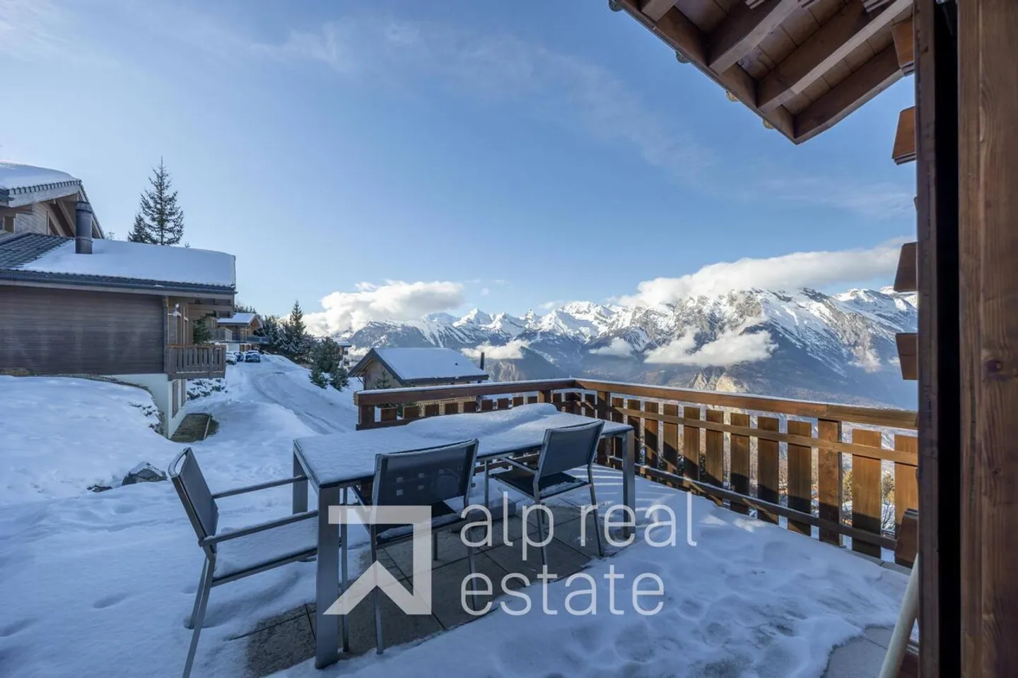 Magnificent chalet in a quiet location with panoramic views - Photo 13 of 13