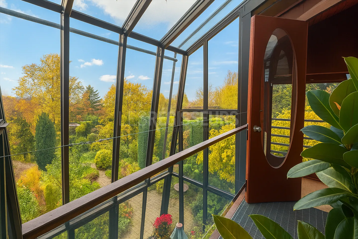 Contiguous House 8 Rooms - Photo 2 of 7