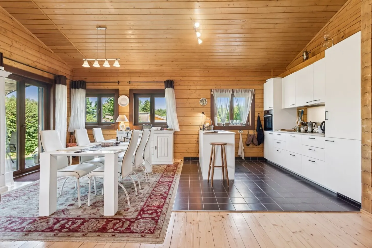 Nuova casa in legno massello a 50m dal lago di Neuchâtel - Foto 8 di 14