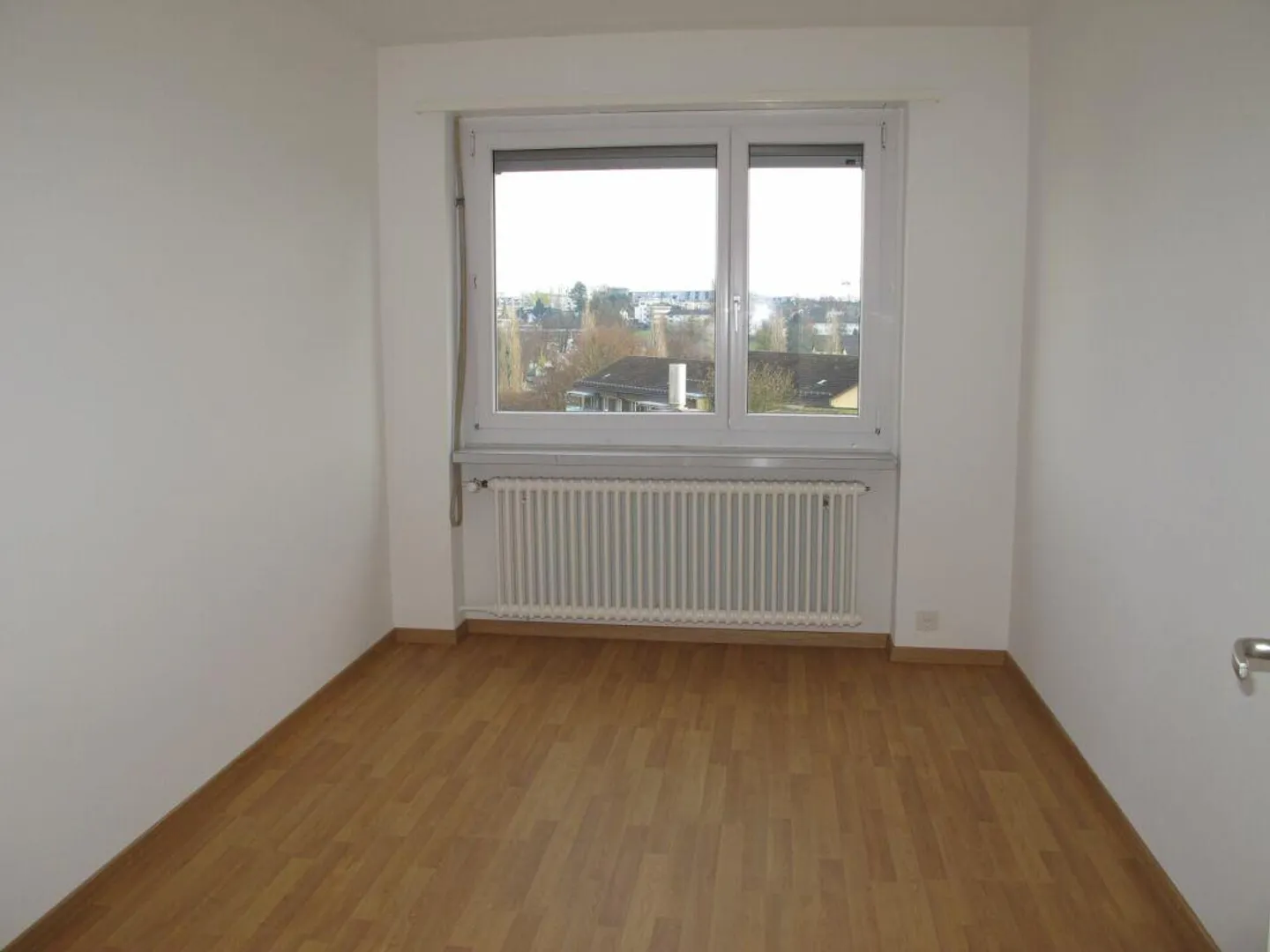 Appartement attrayant de 4 pièces dans un emplacement central à Zurich-Seebach - Photo 4 sur 5