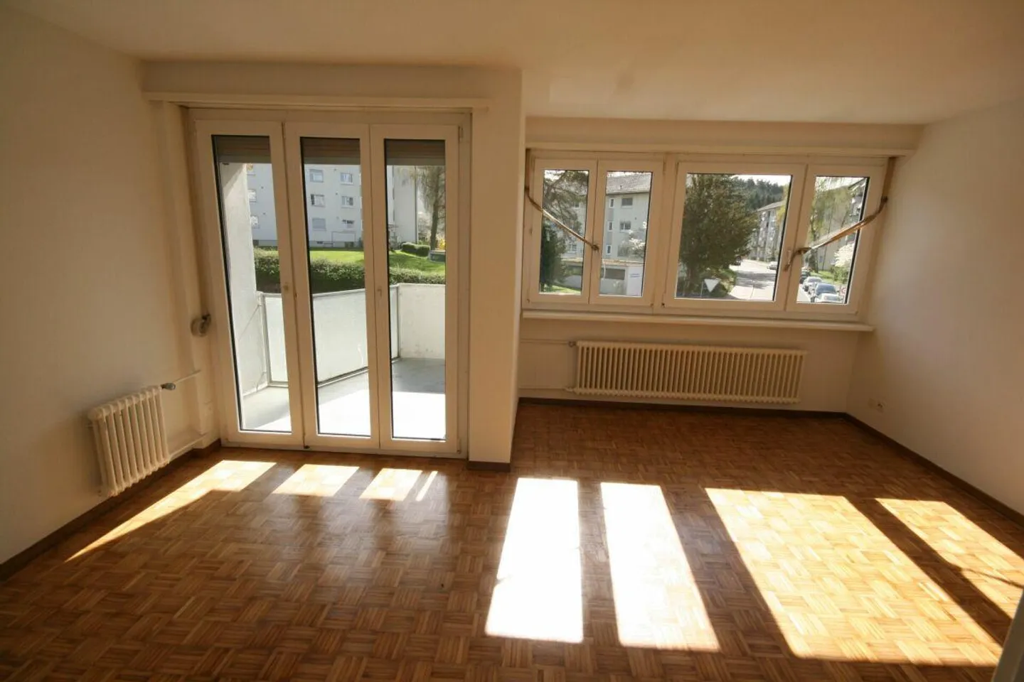 Appartement attrayant de 4 pièces dans un emplacement central à Zurich-Seebach - Photo 2 sur 5