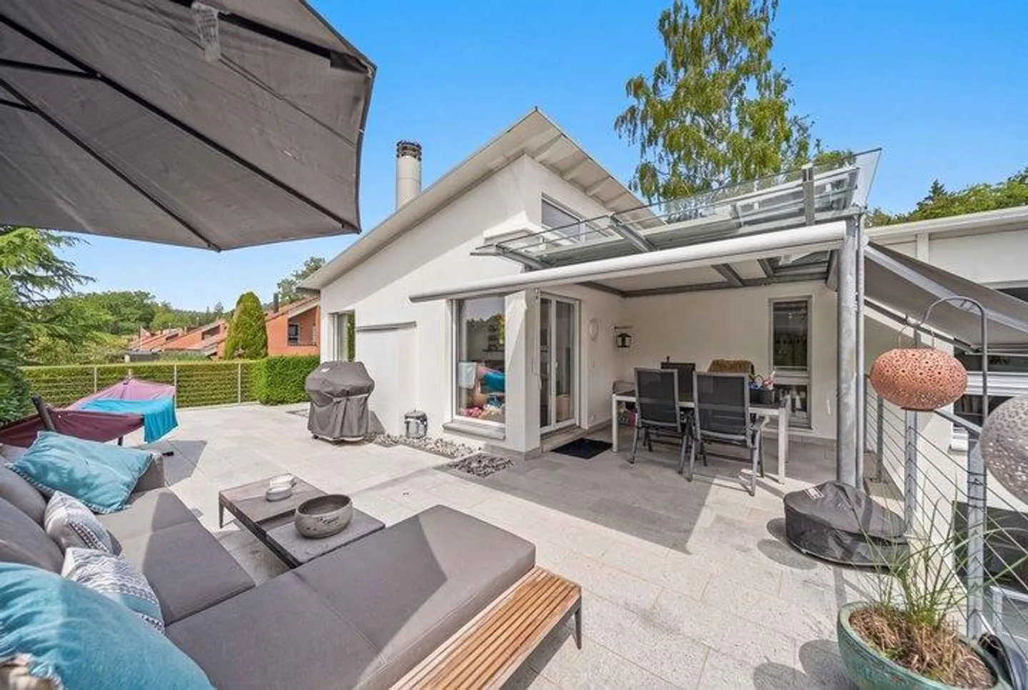 ELEVATO CON VISTA SUL VERDE - SOLIDA CASA UNIFAMILIARE DI 6,5 STANZE - Foto 6 di 8