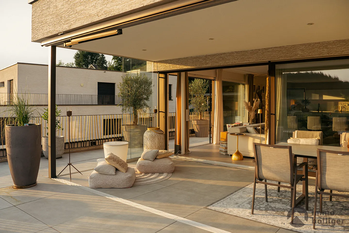 Living like in a single-family home – stylish penthouse with 137 m² terrace - Photo 2 of 12