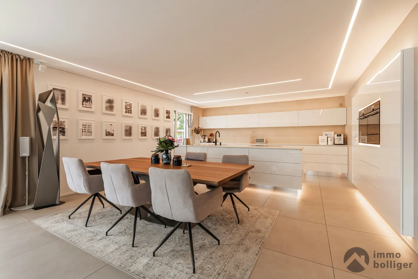 Living like in a single-family home – stylish penthouse with 137 m² terrace - Photo 3 of 12