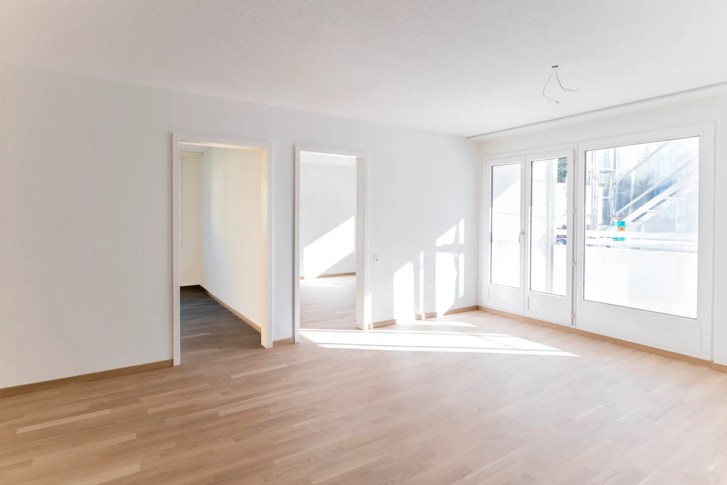 APPARTEMENT AVEC BALCON ET ACCÈS AU LIFT RÉNOVATION - Photo 3 sur 12