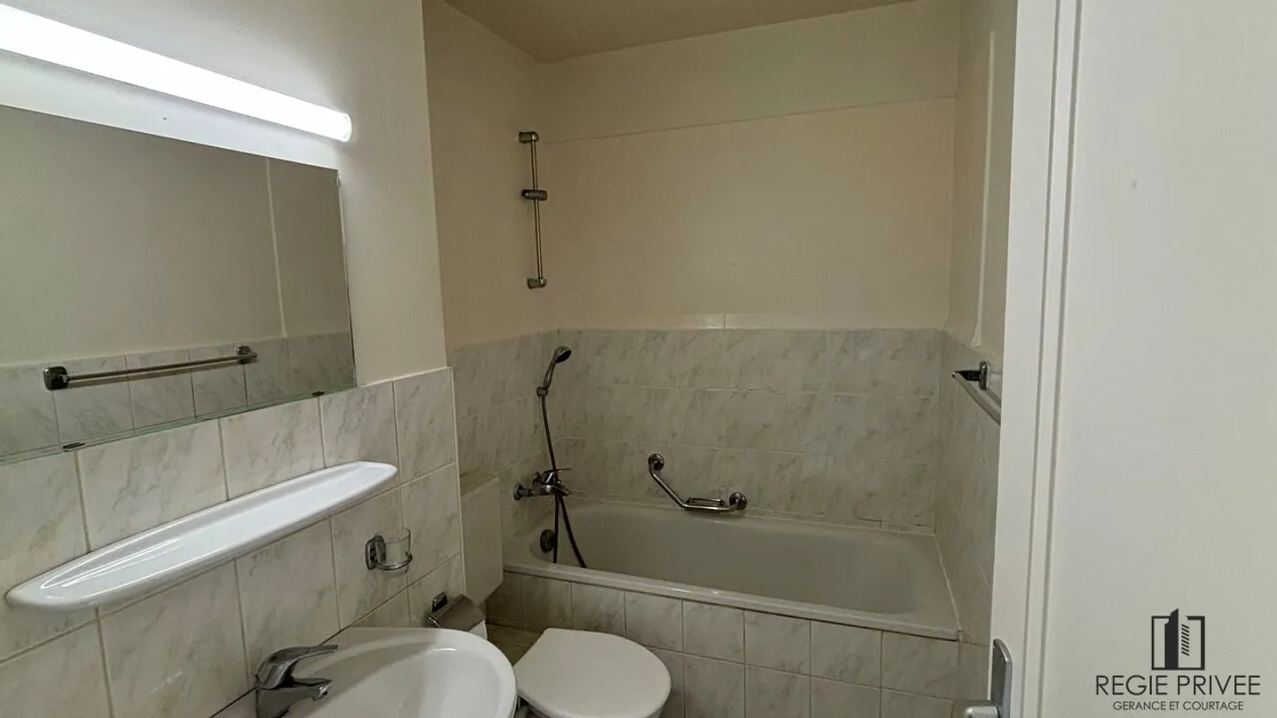 2.5-room apartment with balcony - Photo 4 of 6