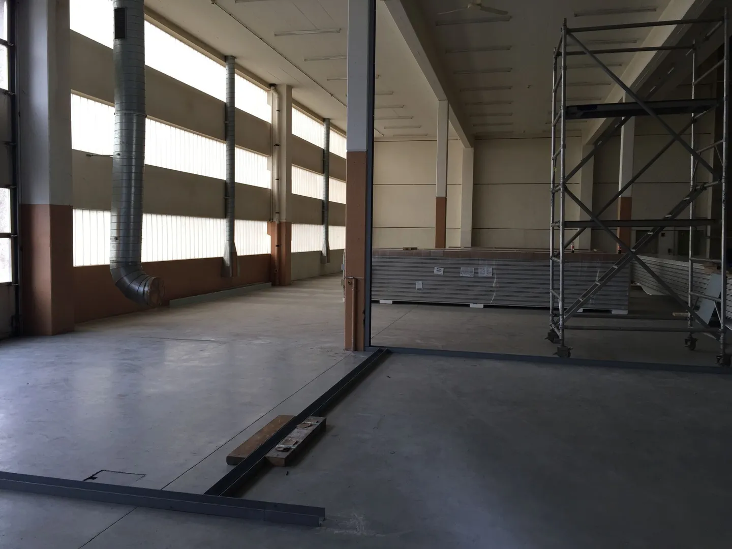 Storage/Warehouse of 477 m² for rent in Conthey - Photo 1 of 3