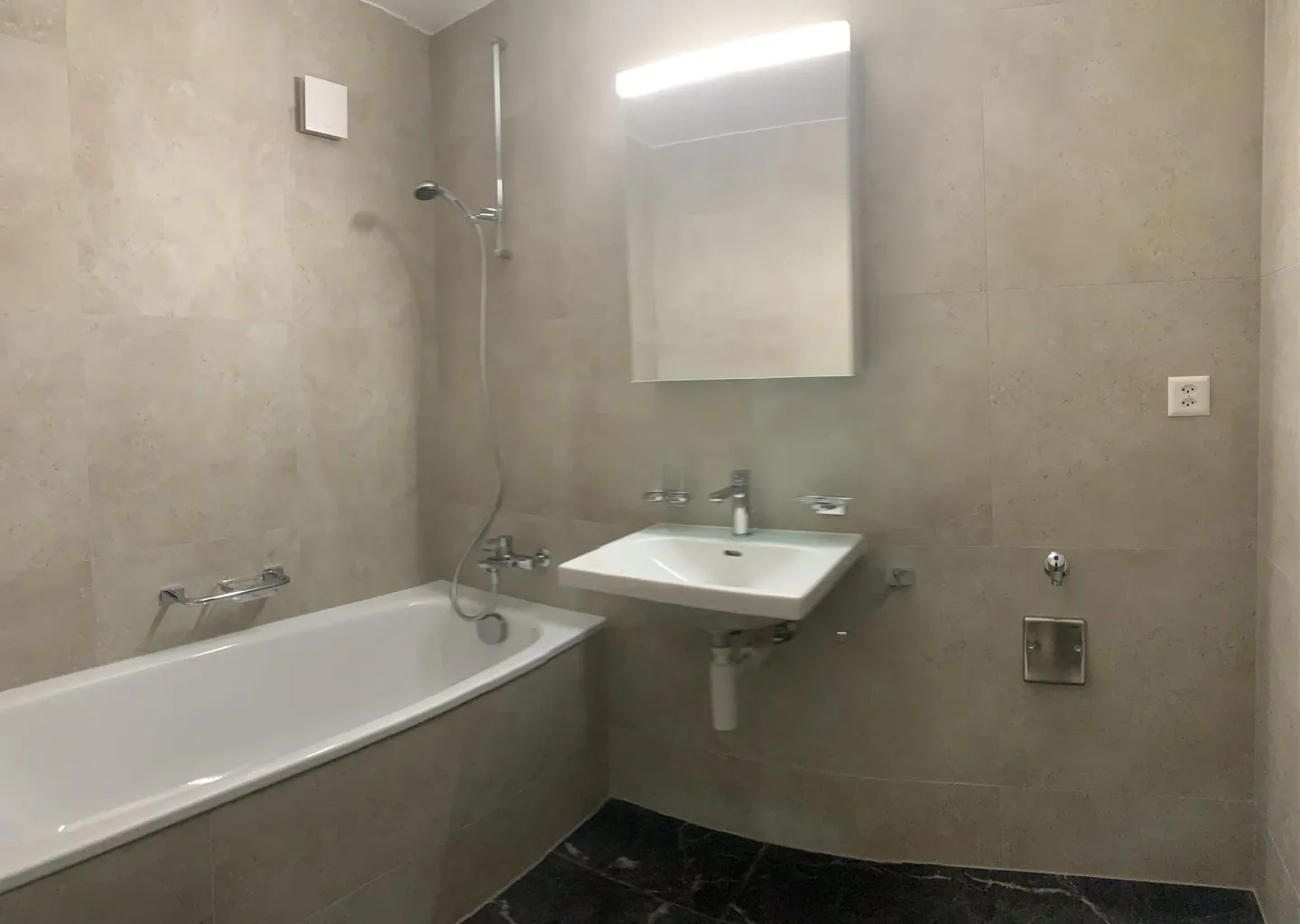 Apartment for rent - Photo 3 of 10