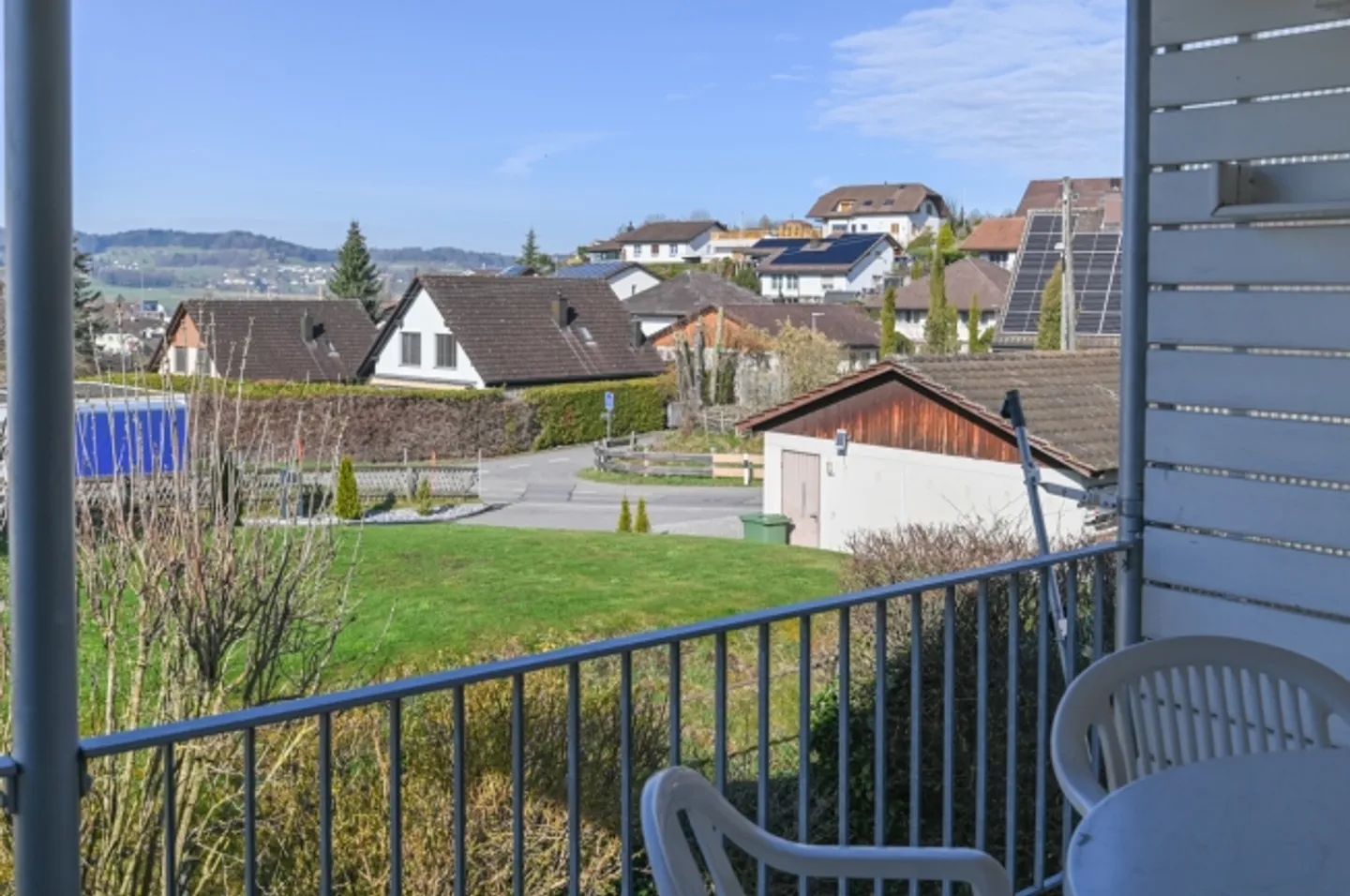 Casa bifamiliare di 5 stanze in una posizione tranquilla, soleggiata e vicina alla natura con un bel giardino - Foto 6 di 14