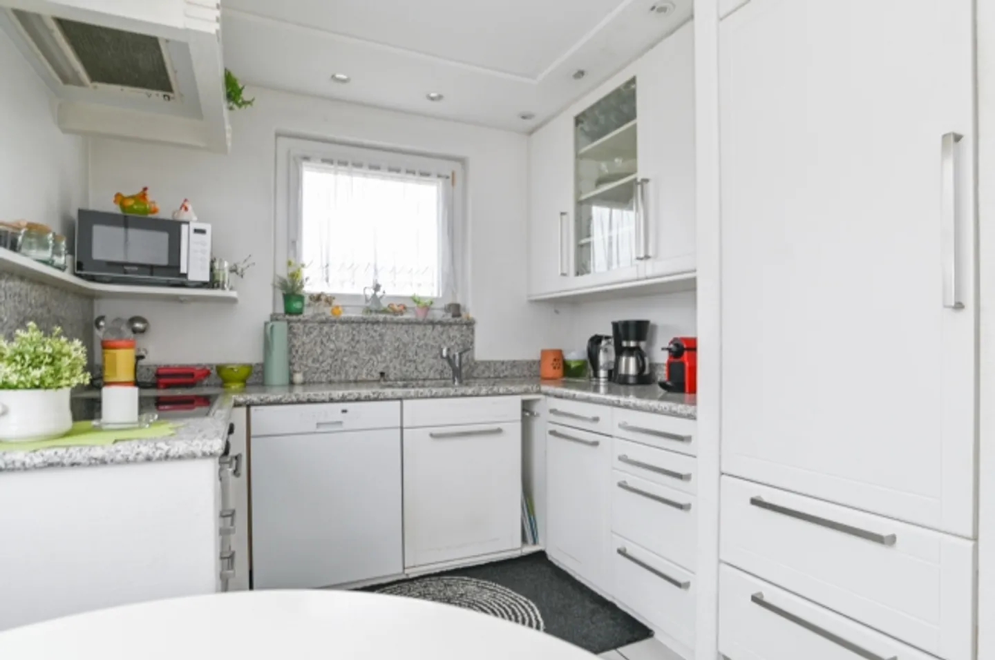 Casa bifamiliare di 5 stanze in una posizione tranquilla, soleggiata e vicina alla natura con un bel giardino - Foto 9 di 14