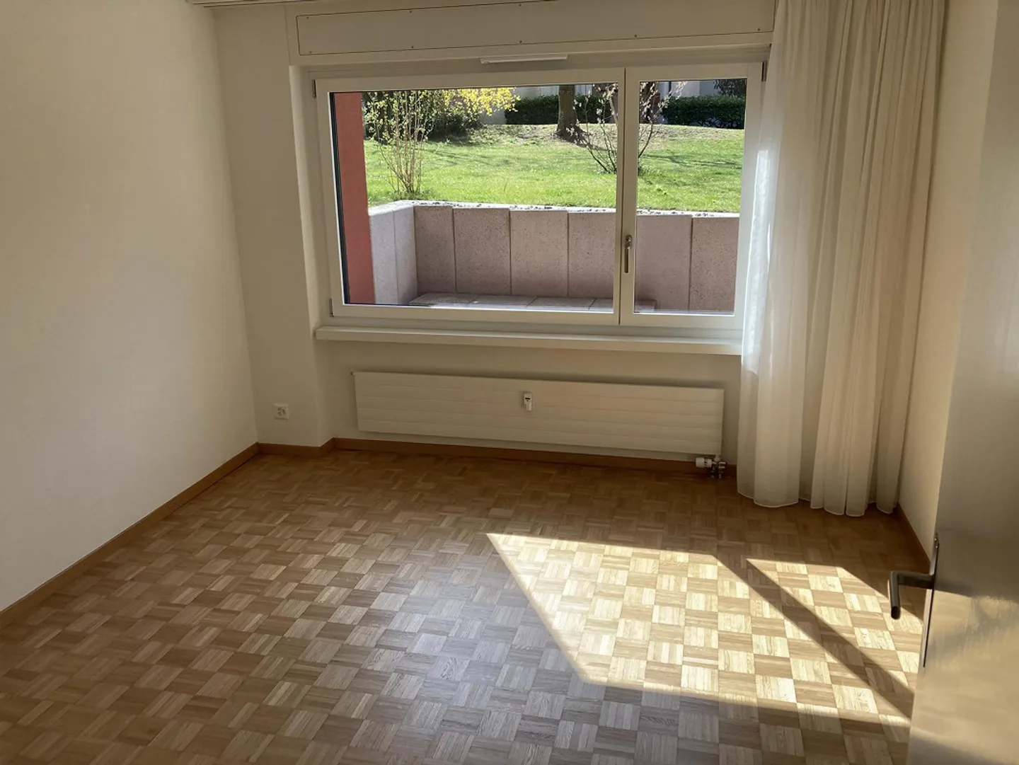 Spacious Family Apartment with Terrace in Prime Location - Photo 3 of 11