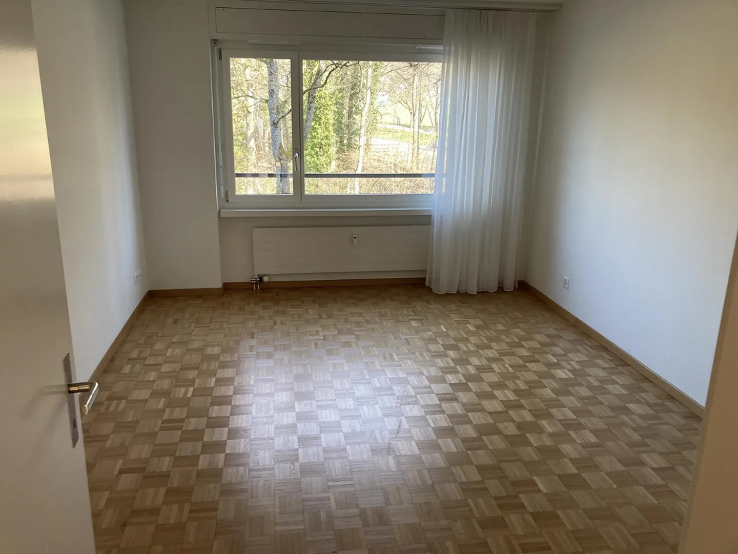 Spacious Family Apartment with Terrace in Prime Location - Photo 4 of 11