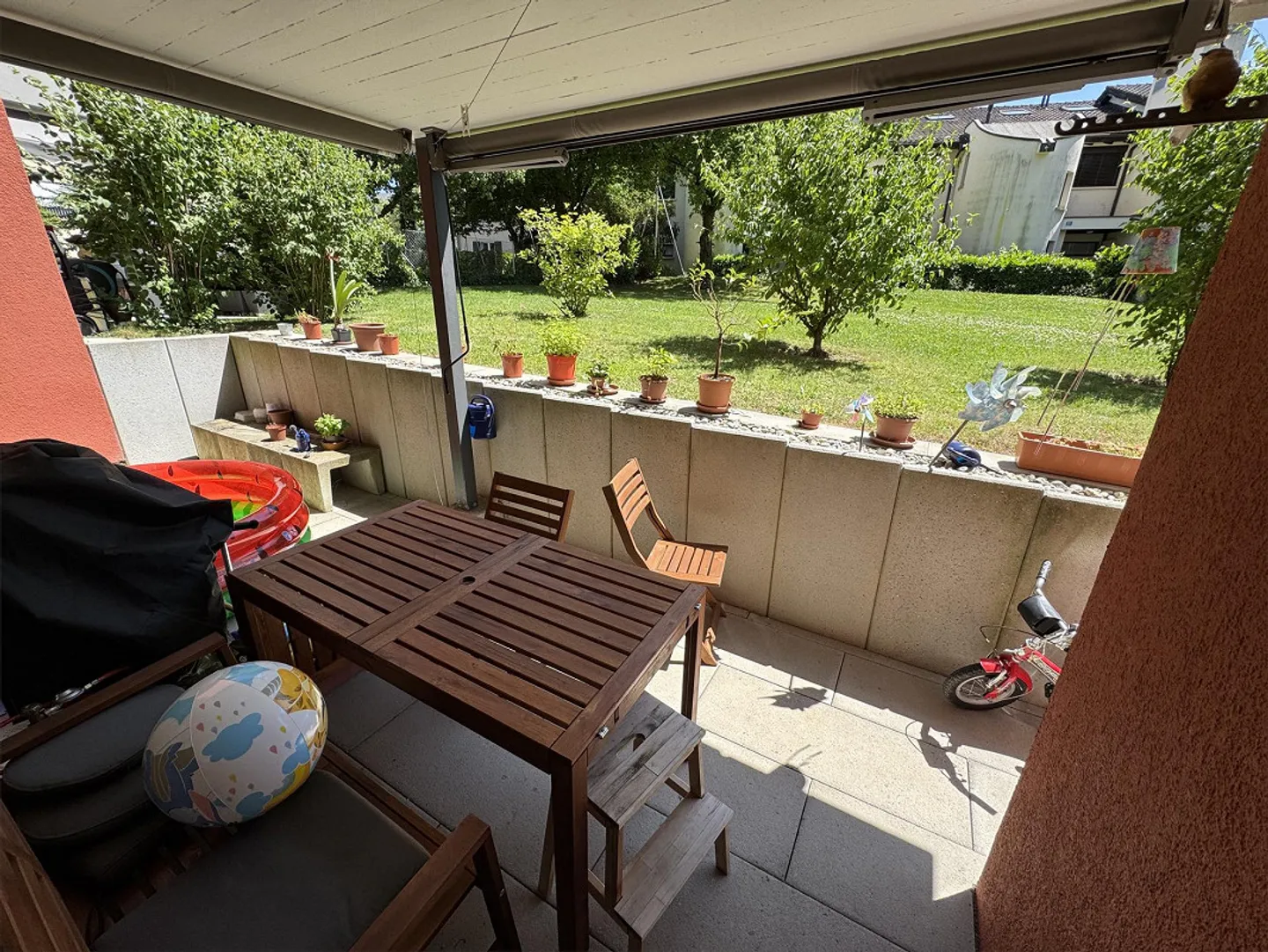 Spacious Family Apartment with Terrace in Prime Location - Photo 8 of 11