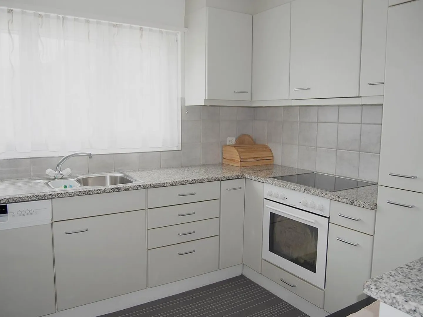 3.5-room apartment with south-facing balcony in a quiet side street - Photo 2 of 10