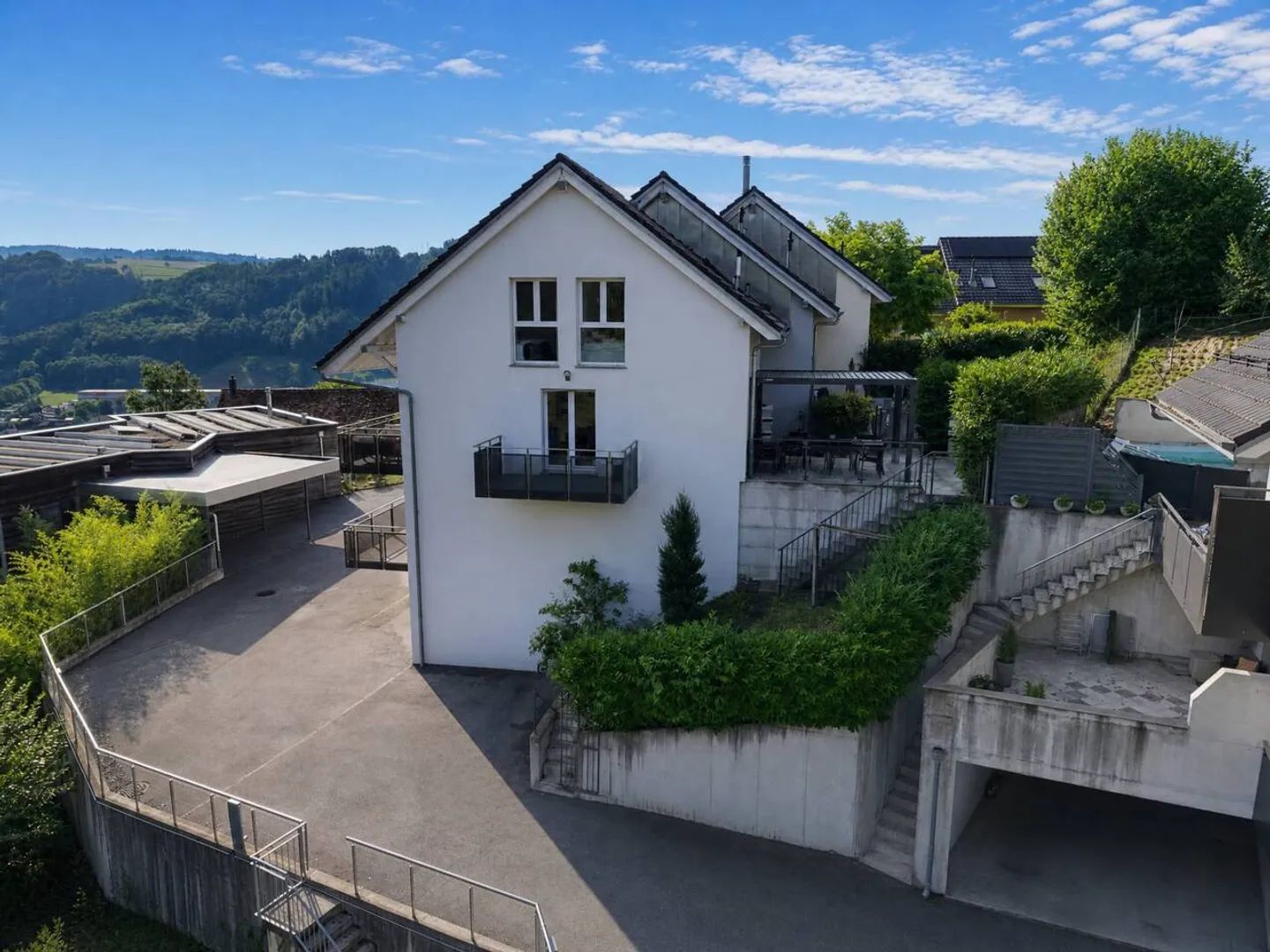 Villa mitoyenne de 5,5 pièces avec espace de jardin privatif de 200m2 - Photo 10 of 12
