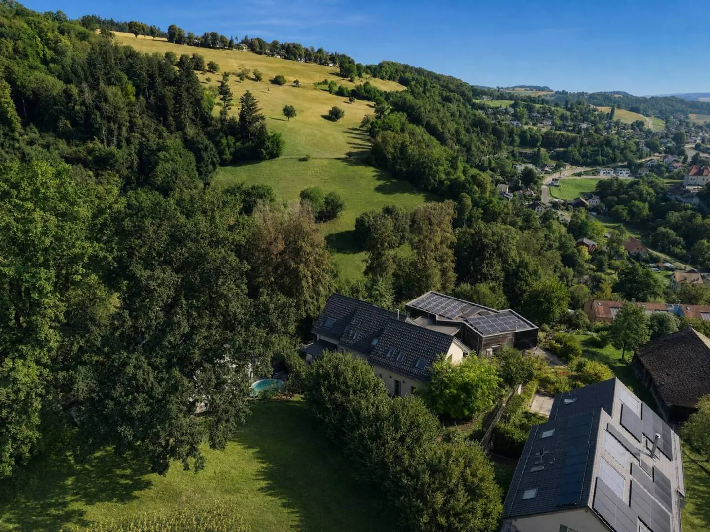Villa mitoyenne de 5,5 pièces avec espace de jardin privatif de 200m2 - Photo 11 of 12