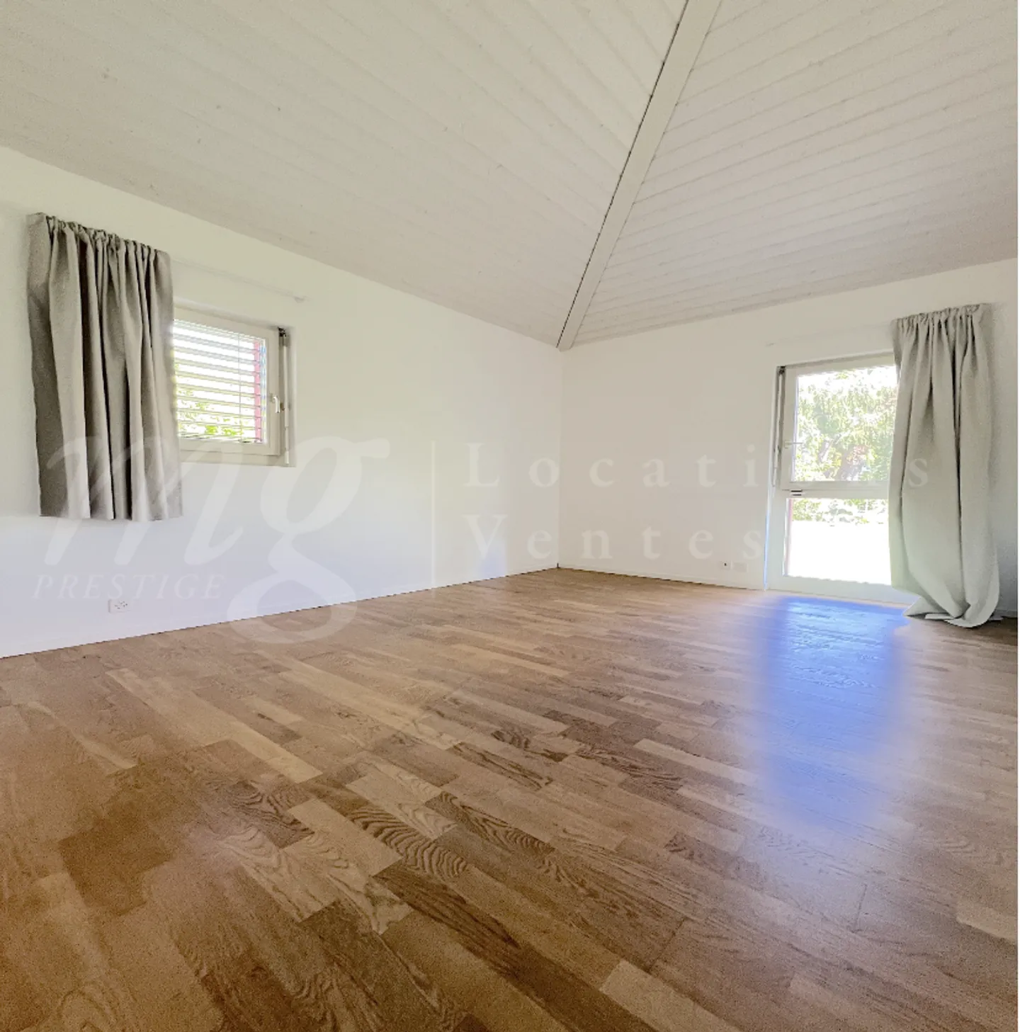 VERY BEAUTIFUL SINGLE-FAMILY HOUSE WITH 250 m2 OF LIVING SPACE AND LARGE SOUTH GARDEN WITH 1100 m2 SURROUNDINGS - Photo 6 of 9