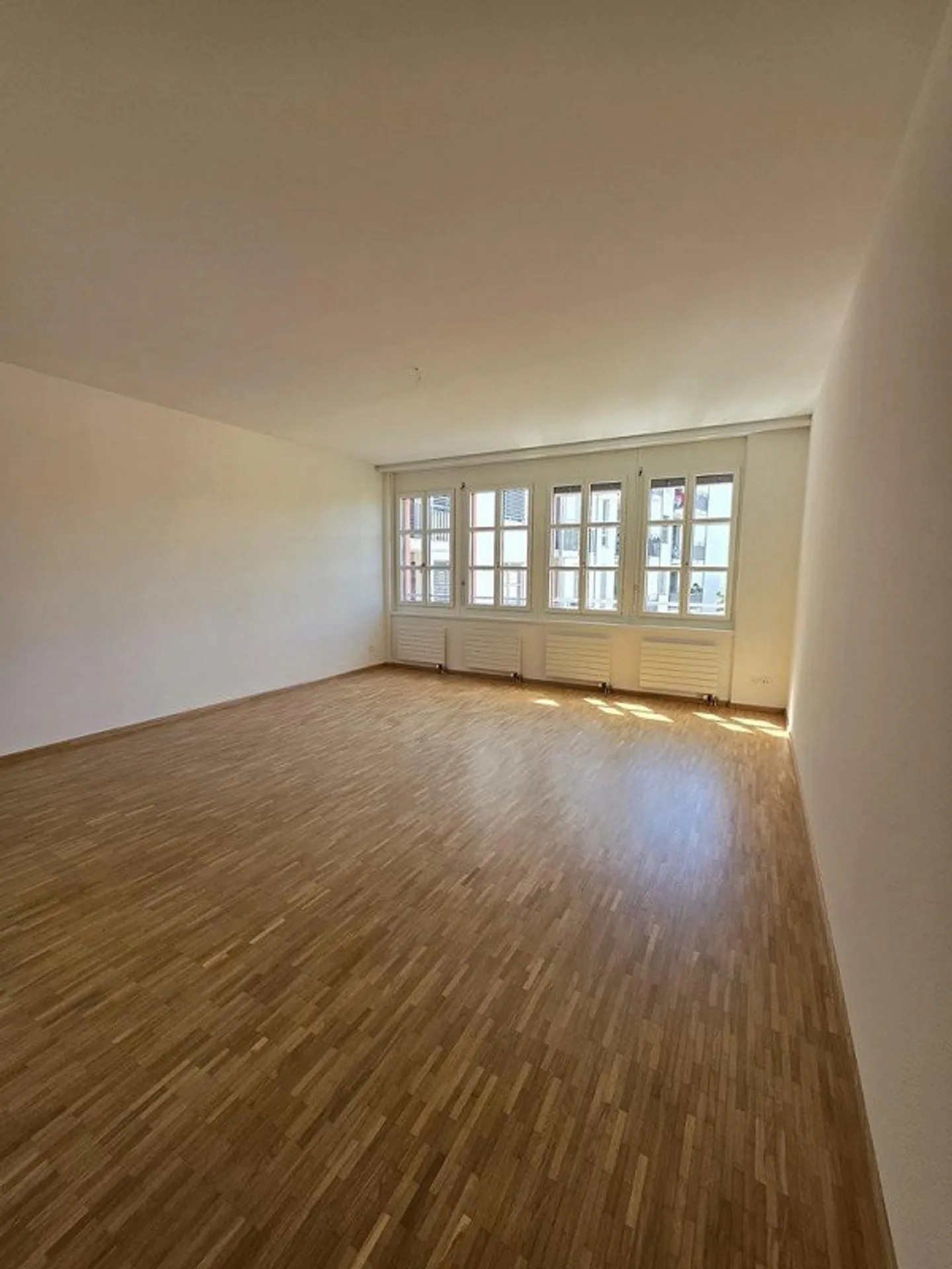 Stylish living over two floors near the fair - Photo 3 of 11